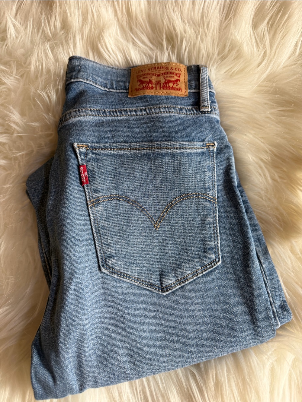 Levi's Women's Medium Blue Straight Leg Jeans - Picture 2 of 5